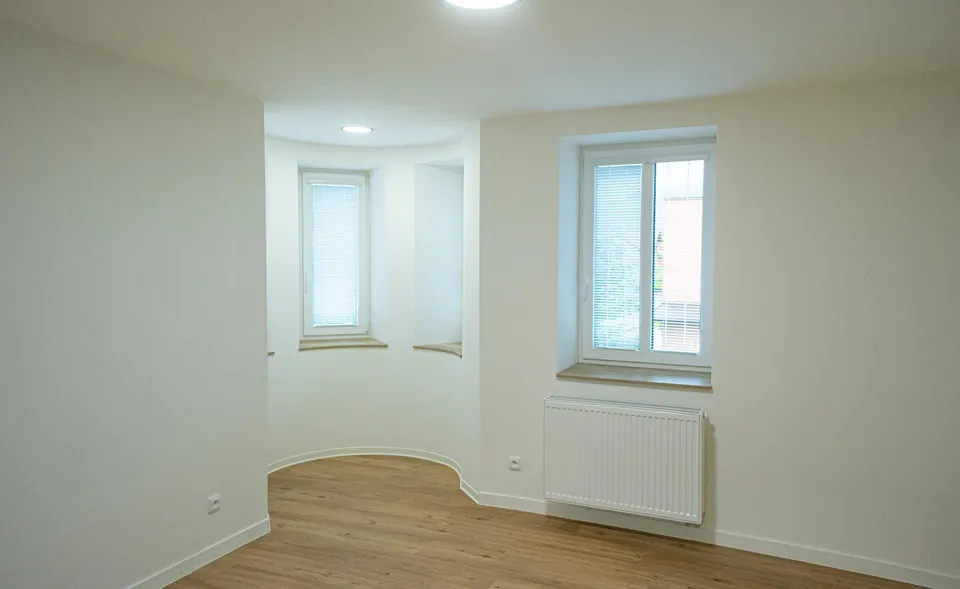 Pokoj s arkýřem