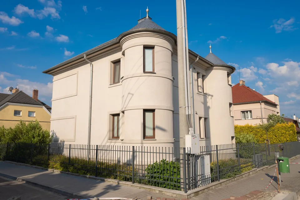 Nároží s věží